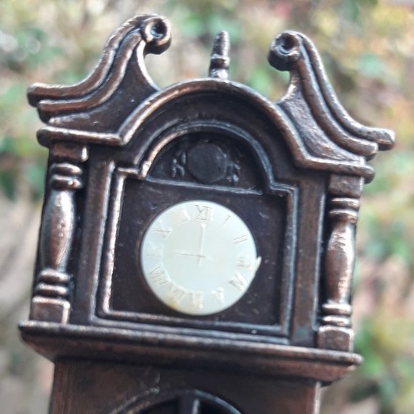 Mini Dollhouse Clock Cast Iron Pencil Sharpener Vintage Grandfather Clock - Picture 7 of 11